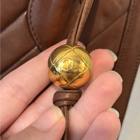 CHANEL Quilted Brown Leather Vintage Shoulder Bag - Picture 15 of 16